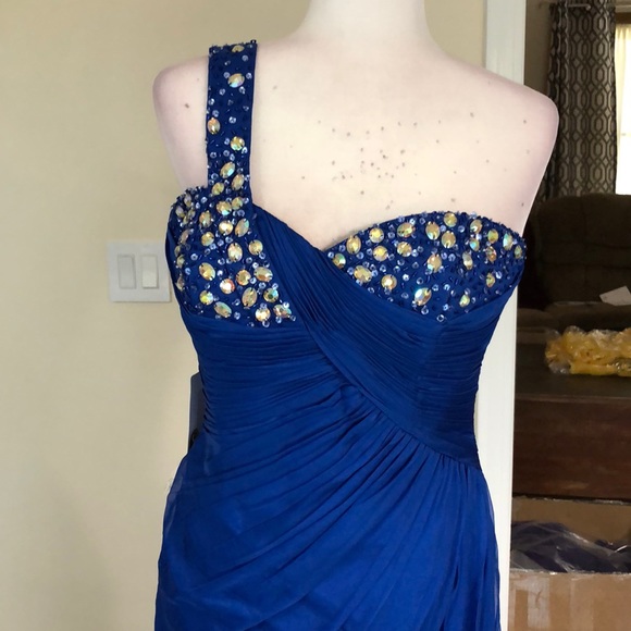 Royal chiffon one shoulder - Picture 2 of 11